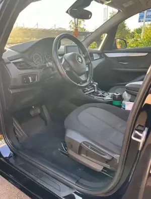 BMW 218 218 d Advantage Bild 3