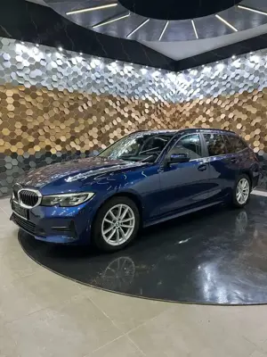 BMW 320 d Advantage /Navi/AHK/Led/