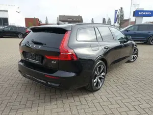 Volvo V60 Plus B4 Mild hybrid/Dark/Pano/360°/HK/BLS Bild 2