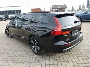 Volvo V60 Plus B4 Mild hybrid/Dark/Pano/360°/HK/BLS Bild 4