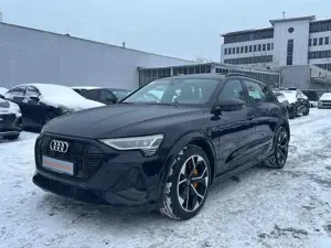 Audi e-tron ALL BLACK AHK PANO S-SITZE 21Z BO KAM.