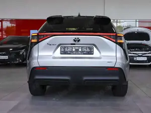 Toyota bZ4X AWD NAVI SHZ PDC KLIMA BT ZV SERVO USB eFH Bild 3