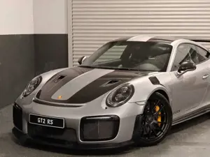 Porsche 911 GT2 RS WEISSACH-PAKET | 2512 KM | DEUTSCH