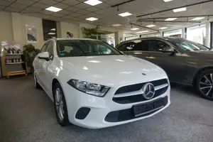 Mercedes-Benz A 200 A 200 Automatik +Navi+PDC+SHZ+Carplay+Android+Temp