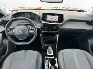 Peugeot 2008 Elektro 92,9% Allure Kamera CarPlay PDC Nav Bild 4