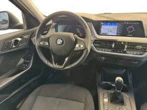 BMW 118 i LED Navi SHZ DAB PDC Bild 2