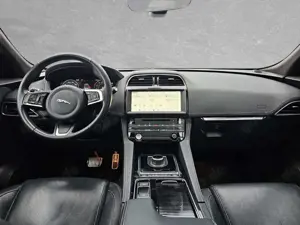 Jaguar F-Pace 25t AWD Chequered Flag Bild 5