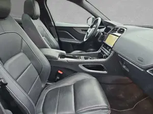 Jaguar F-Pace 25t AWD Chequered Flag Bild 4