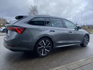 Skoda Octavia Combi 2.0 TDI DSG Sportline 18"+AHK+SMAR Bild 5