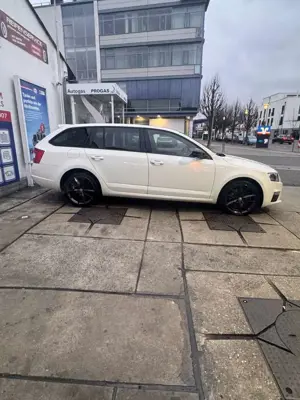 Skoda Octavia Octavia III Combi Diesel Combi 2.0 (Green tec) RS Bild 4
