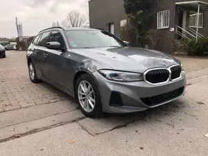 BMW 320 i Touring Aut. LED Standheizung 360° WIDESCR