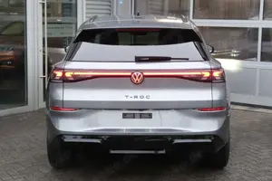 Volkswagen T-Roc 1.5 eTSI DSG R-Line AHK Matrix Black Paket Easy... Bild 4