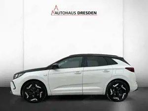 Opel Grandland GSE 1.6 Turbo Allrad+LED+Navi+LM Bild 5