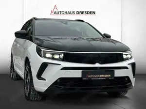 Opel Grandland GSE 1.6 Turbo Allrad+LED+Navi+LM Bild 2