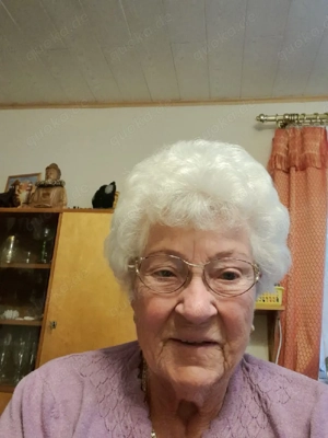 Welche alte Oma aus Bremerhaven gerne auch Sehr Alt hatt noch Slips und bh s gerne auch Übergrößen 