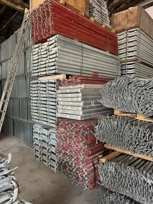 Großes Komplettset Systemgerüst - Rahmen, Beläge 257 cm, Geländer, Treppen, Zubehör