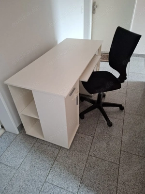IKEA Schreibtisch mit Bürostuhl