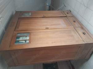 Kleiderschrank aus Ur Omas Zeiten   3 türig, 2 Schubladen b. ca. 180 cm. h. ca 210 cm