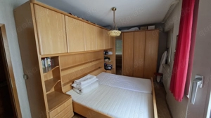 Schlafzimmer  mit großem Überbau   viel Stauraum