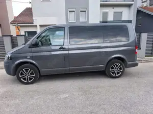 Volkswagen T5 Caravelle Transporter T5 TDI Kurz Trendline