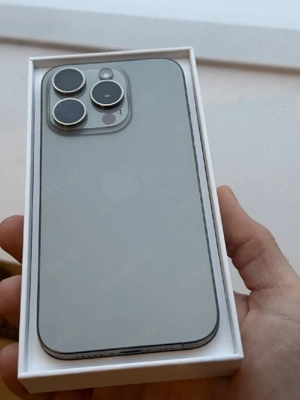 Apple iPhone 15 Pro 256GB Titan Natur iOS 26 - ohne Simlock