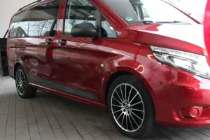 Mercedes-Benz Vito Tourer 124 CDI lang SPORT LINE 8-Sitzer Bild 3