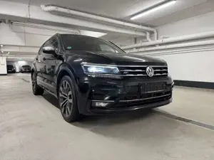 Volkswagen Tiguan Allspace R-Line*4M*7 Sitzer+Pano+DSG