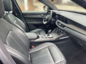 Alfa Romeo Stelvio Ti Q4 | Assistenz-Paket | Panoramadach Bild 4