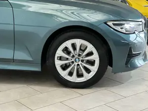 BMW 330 330e Touring Aut. Navi*LED*HUD*AHK*1.Hand Bild 5