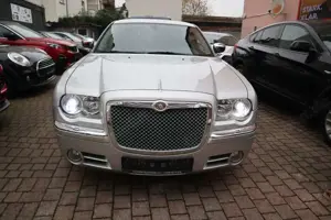 Chrysler 300C Touring 3.5 AWD Wenig Km !!
