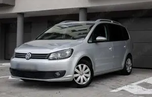 Volkswagen Touran 1.6 TDI DPF BlueMotion Technology DSG Comfortline Bild 3