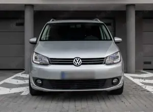 Volkswagen Touran 1.6 TDI DPF BlueMotion Technology DSG Comfortline Bild 2