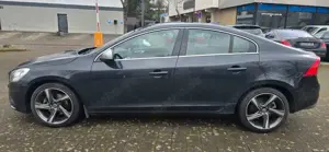 Volvo S60 Lim. R-Design Bild 4