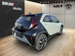 Toyota Aygo X 1.0 Automatik Teamplayer Kamera Carplay Bild 4