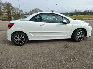 Peugeot 207 CC 120 VTi Active Bild 4