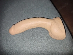 Grosser Gummipenis