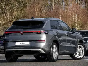 Volkswagen T-Roc Style 1.5 l eTSI (150 PS) 7-Gang-DSG PANO Bild 2