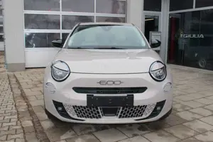 Fiat 600 e 115 kW La Prima Bild 2