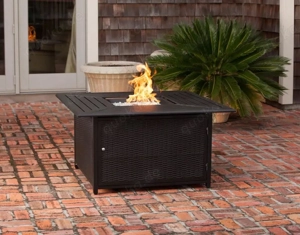 Outdoor Feuertisch, gasbetriebene Feuerstelle . 121x121cm, Höhe 71cm.