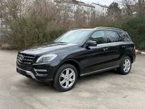 Mercedes-Benz ML 350 BlueTEC 4MATIC Navi Led Bi-Xenon Leader