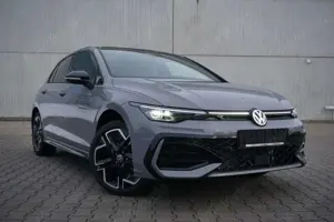 Volkswagen Golf 2.0TDI R-line DSG 360°Kamera AHK Pano Sound