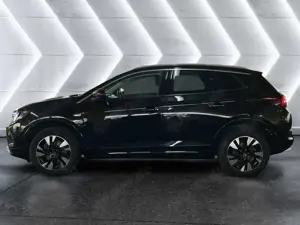 Opel Grandland 1.6 T Ultimate Standort: Sindelfingen Bild 3