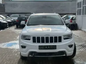 Jeep Grand Cherokee 3.0 CRD Overland MOTORSCHADEN Bild 2