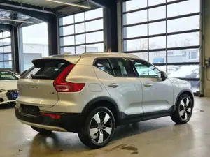 Volvo XC40 MOMENTUM AWD NAVI SITZHZ CAMERA SOUNDSYSTEM Bild 5