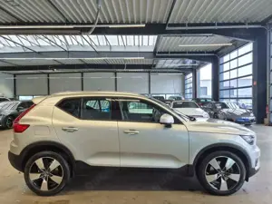 Volvo XC40 MOMENTUM AWD NAVI SITZHZ CAMERA SOUNDSYSTEM Bild 4