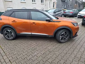 Peugeot e-2008 GT mit Grip-Control-Paket , Allwettereifen,Ladekabel Complete Care Plus Paket incl. W Bild 3