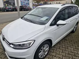 Volkswagen Touran 2.0 TDI Comfortline - Navi - DAB - ACC Bild 2
