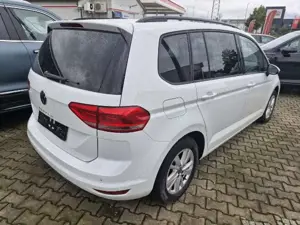 Volkswagen Touran 2.0 TDI Comfortline - Navi - DAB - ACC Bild 3