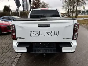 Isuzu D-Max Double Cab 4x4 V-Cross AHK Mountaintop Bild 5