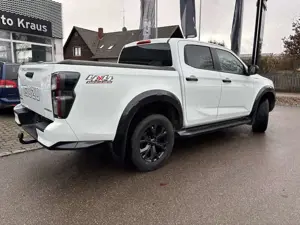Isuzu D-Max Double Cab 4x4 V-Cross AHK Mountaintop Bild 4
